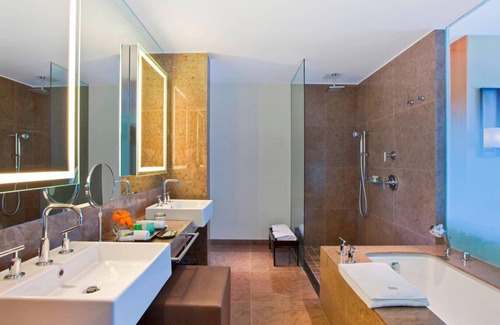 San Isidro Centro Financiero Hotel | Deluxe King at The Westin Lima Hotel & Convention Center! Onsite Dining, Pool!
