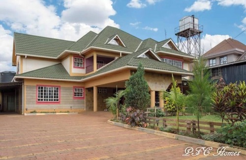 Ruiru Apartment | Deluxe private room in a tranquil suburban mansion