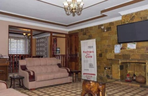 Ruiru Apartment | Deluxe private room in a tranquil suburban mansion