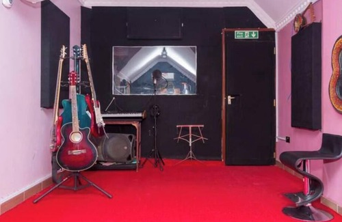 Ruiru Apartment | Deluxe private room in a tranquil suburban mansion
