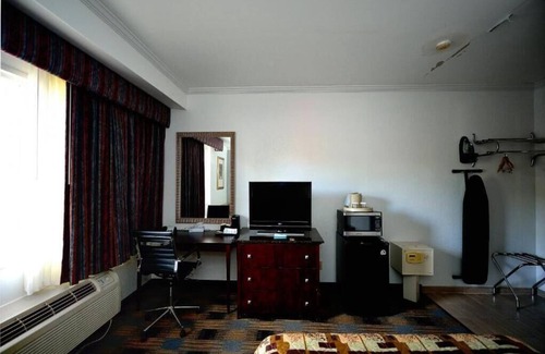 Somerset Hotel | DELUXE ROOM, QUEEN BED