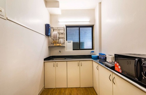 Borivali East Apartment | Deluxe Room with Kitchen