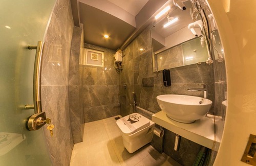 Borivali East Apartment | Deluxe Room with Kitchen