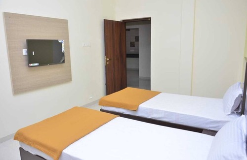 Pollachi Bed & Breakfast | Deluxe Rooms - The Surrya Max Residency - Pollachi