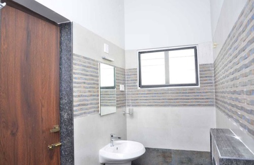 Pollachi Bed & Breakfast | Deluxe Rooms - The Surrya Max Residency - Pollachi