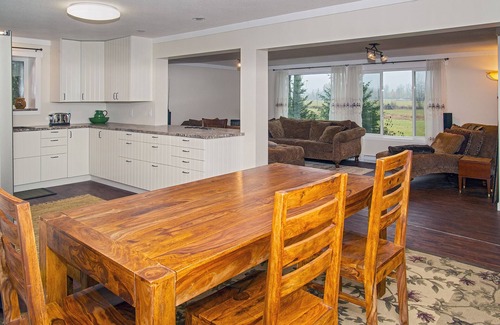 Regional District of Nanaimo Apartment | Deluxe Suite on Vancouver Island