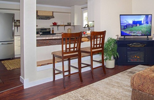 Regional District of Nanaimo Apartment | Deluxe Suite on Vancouver Island
