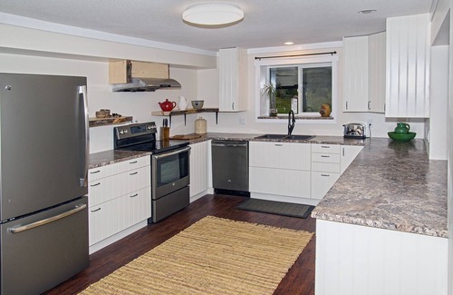 Regional District of Nanaimo Apartment | Deluxe Suite on Vancouver Island
