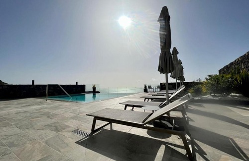 Las Indias Apartment | Deluxe suite with direct view of the Atlantic Ocean, pool