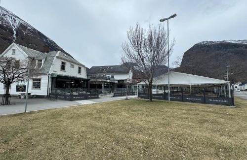 Øvre Ardal Apartment | Den Vesle Sjarmøren As The most central place in Årdal ! Free Parking on the site !