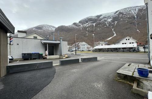 Øvre Ardal Apartment | Den Vesle Sjarmøren As The most central place in Årdal ! Free Parking on the site !