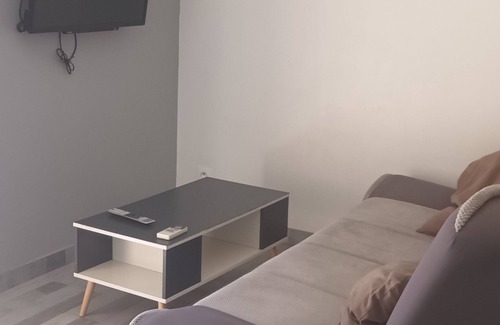 Sagries Apartment | Derniere Minute Studio Meublé Tout Confort Avec Cour Intérieure Privée