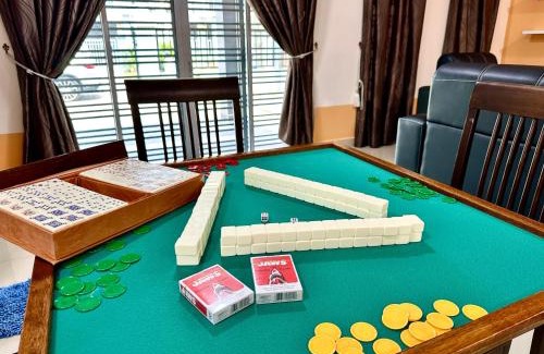 Bandar Penawar House | Desaru - Semi-D, KTV, Mahjong, Games 5BR4B 18-20pax by Cowidea