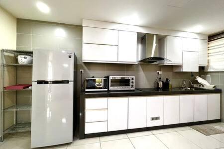 Bandar Penawar House | Desaru Utama Villa by Antlerzone