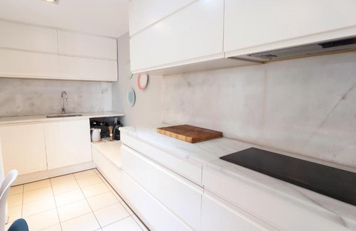 Alicante City Centre Apartment | Design and luminous duplex in the old town