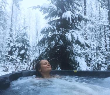 Kuortti Ski Chalet | Design Cabin with Jacuzzi, Sauna & Nature