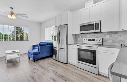 Seybold Apartment | Design District 4ppl APT Near Art Work+Family Spot