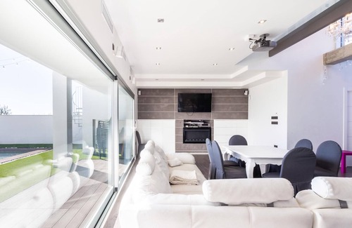 Atarfe Villa | Design villa with garden, pool and fantastic views