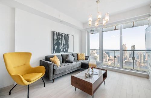 Downtown Toronto Apartment | Designer 1BR Suite with CN Tower, Skyline view