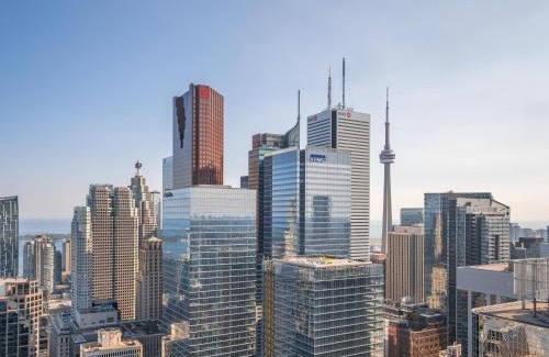 Downtown Toronto Apartment | Designer 1BR Suite with CN Tower, Skyline view