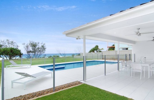 Bilinga House | ππ΄ Designer 5 Bedroom Beachfront in Tugun! π΄π