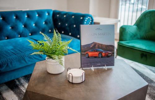 Near West Side House | Designer Dreams: A Luxurious Escape w 1 car garage