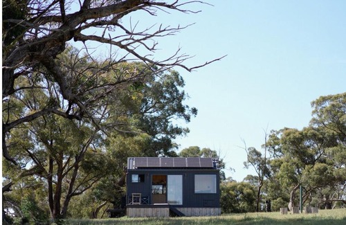 Pipers Creek House | Designer Private Off Grid Cabin with Lake Access - Esti