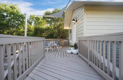 South Congress Villa | Designer Villa - Spacious, Modern Luxury Retreat close to SoCo and Downtown