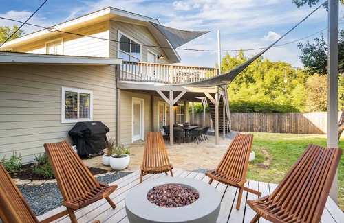 South Congress Villa | Designer Villa - Spacious, Modern Luxury Retreat close to SoCo and Downtown