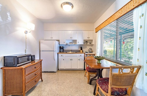 Hollywood Apartment | Desoto By The Sea