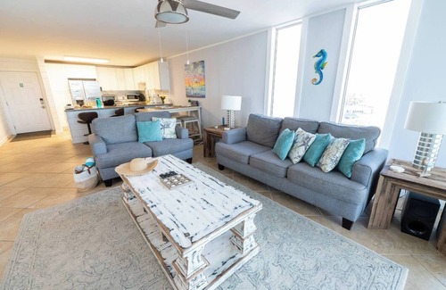 Holiday Isle House | Destin Condo: Pool, Private Beach, Gear Included