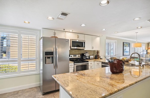 Destin Condo | Destin Towers 21 2 Bedroom Condo by RedAwning