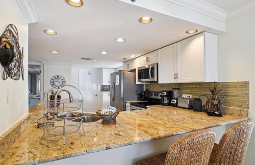 Destin Condo | Destin Towers 21 2 Bedroom Condo by RedAwning