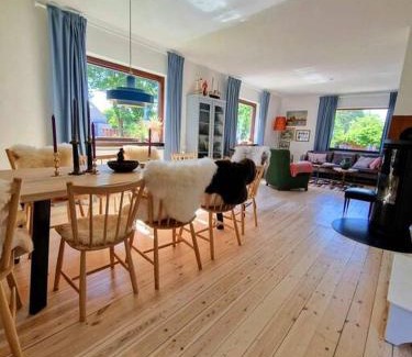 Borre Apartment | Det Gamle Garnbinderi, ved Møns bedste strand.