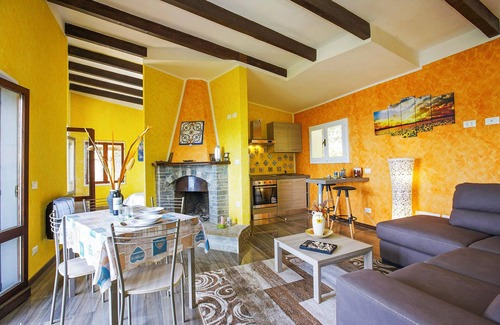 Sarangio House | Detached 2-bedroom house with large plot, lake view and whirlpool