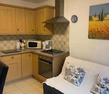 Plumeliau Apartment | Detached cottage on the edge of town