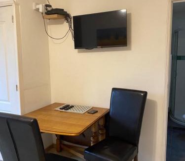 Plumeliau Apartment | Detached cottage on the edge of town