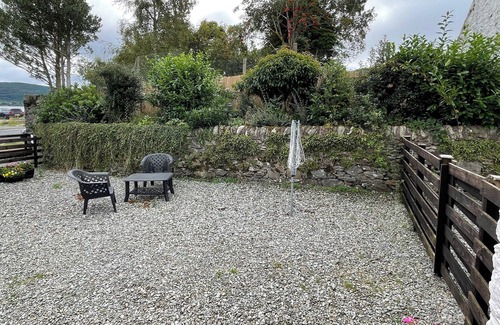 Kilmun Cottage | Detached cottage on the banks of Loch Long and the Firth of Clyde near Dunoon.