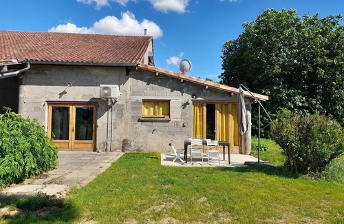 Cadalen Apartment | Detached garden apartment between Toulouse and Albi sleeps 5