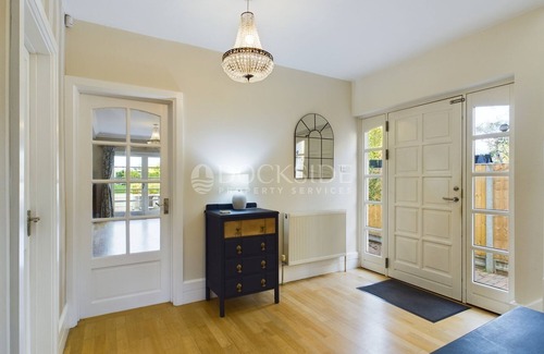 Rochester House | Detached Home close to wedding venues and Rochester, 35mins to London on train.