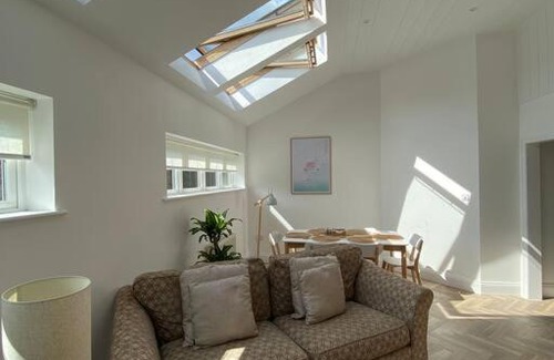 Dawlish Warren House | Detached house in the heart of a seaside town