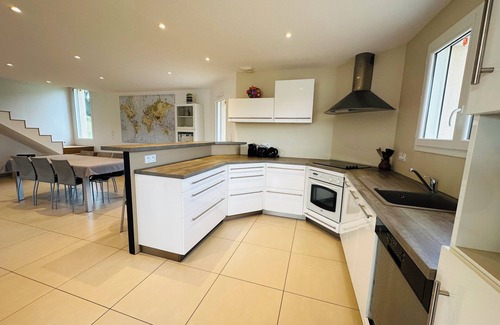 Marigny House | Detached house with panoramic terrace at Lake Chalain