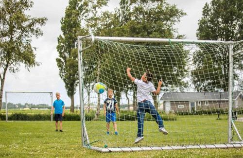 Berkhout Ski Chalet | Detached light chalet with dishwasher not far from Hoorn