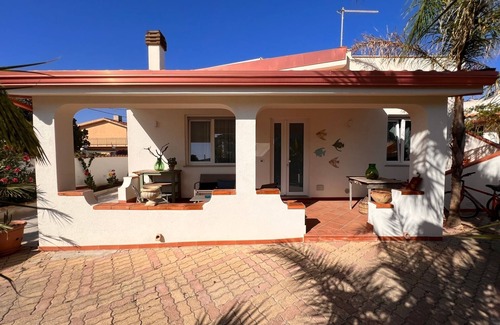Reitani House | Detached villa a few meters from the sea
