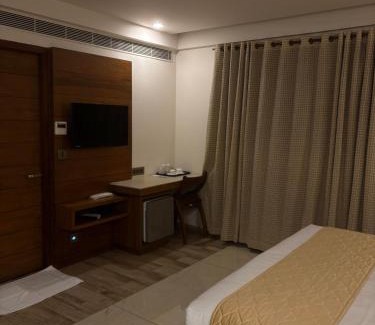 Edappal Hotel | Devalokam Grand
