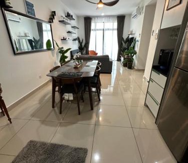 Bandar Penawar Apartment | Dhancell Executive Homestay 8 Pax NETFLIX WIFI AT DESARU