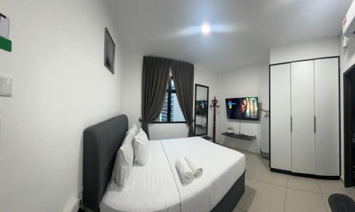 Bandar Penawar Apartment | Dhancell Executive Homestay 8 Pax NETFLIX WIFI AT DESARU