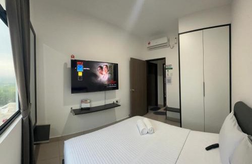 Bandar Penawar Apartment | Dhancell Executive Homestay 8 Pax NETFLIX WIFI AT DESARU