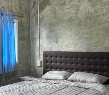 Phibun Mangsahan House | DHome and Gardens