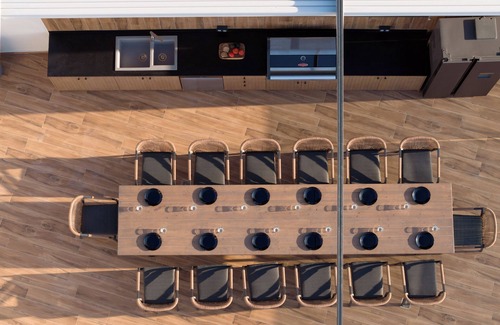 Bali Villa | Dias Villa, Tennis, 2Pools, Walk to Beach & Shops